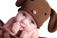 أحذرى مص الإبهام أحد مظاهر توتر الأطفال !!