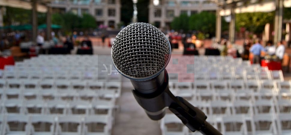 mic-on-stage-1940x900_28921