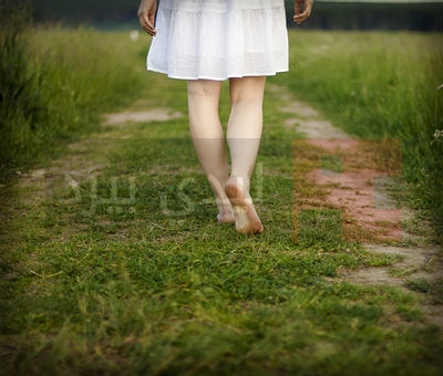 walking-barefoot-opt